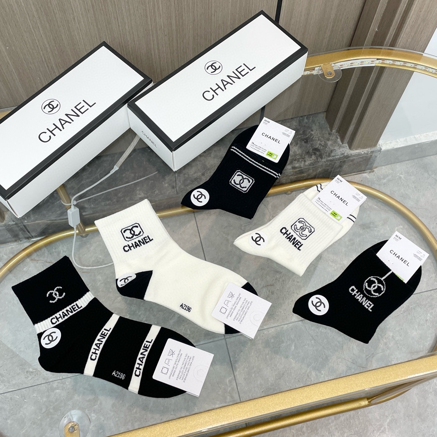 配包装【一盒五双】🌟Chanel 香奈儿 爆款卡中筒袜🌟高版本 ～好看到爆炸 欧美大牌中筒袜🔥🌟潮人必不