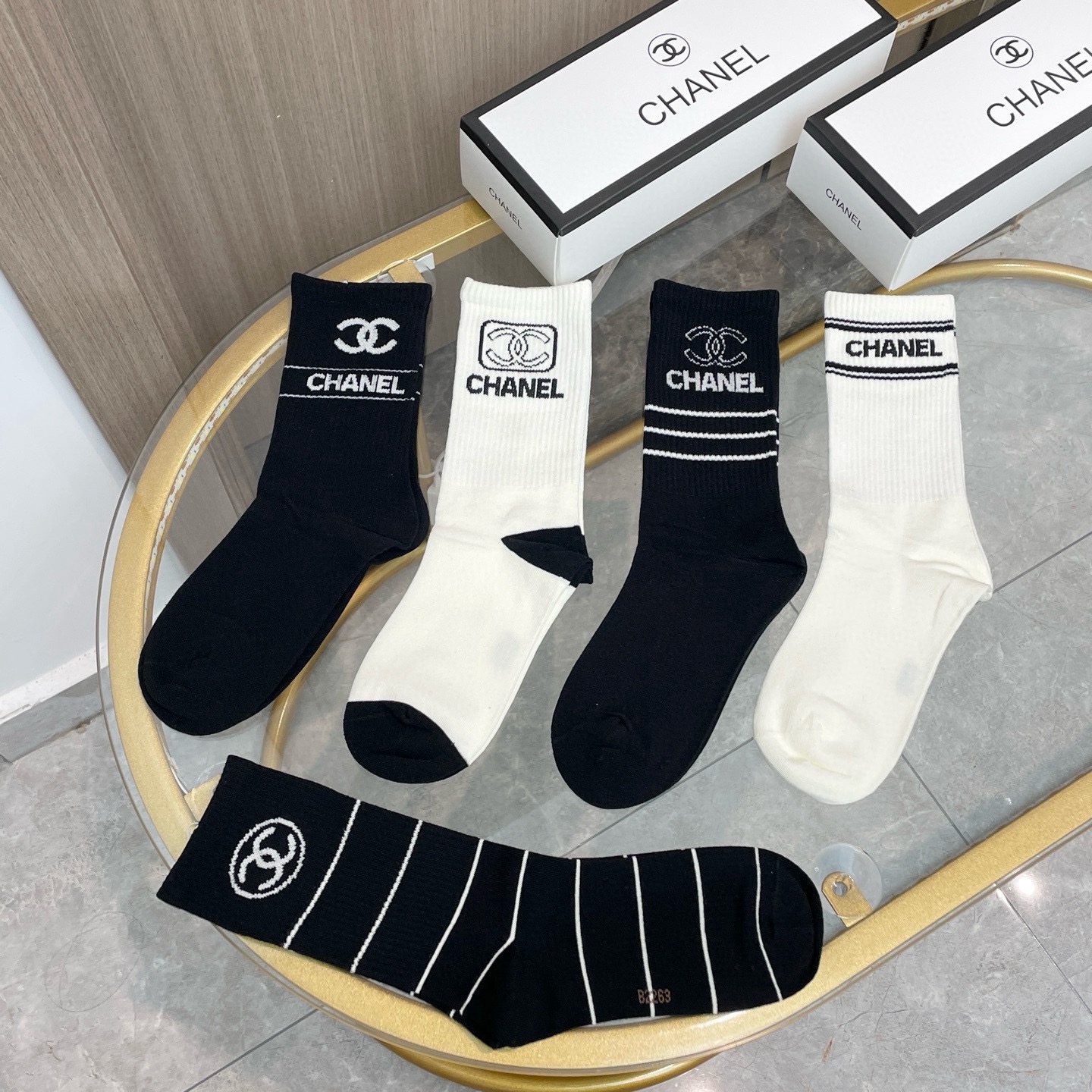 配包装【一盒五双】CHANEL · 香奈儿❗️高品质🔥超级爆款网红袜子❗️小香家官网同步字母中筒袜，in