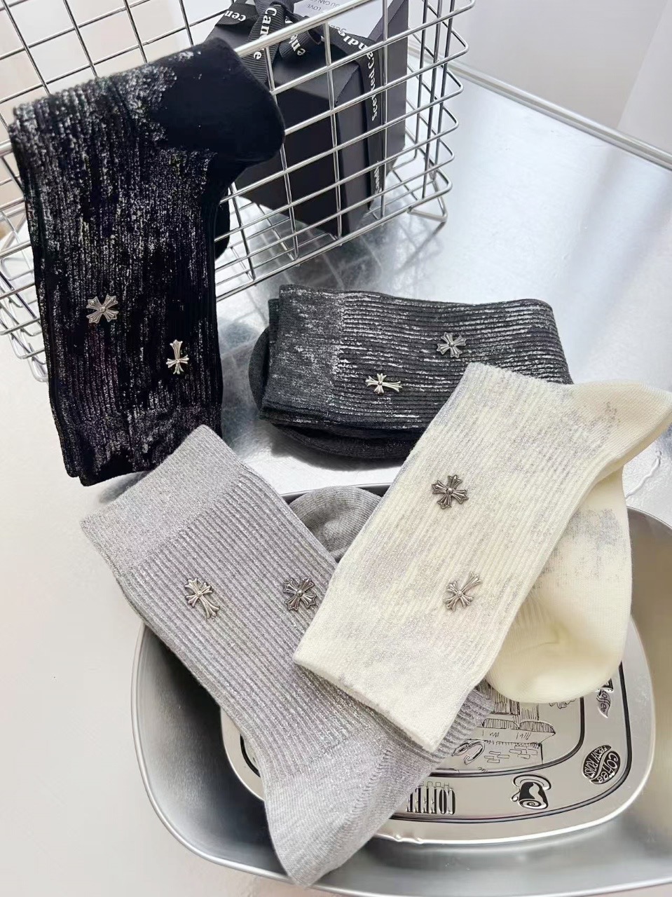 配包装【一盒四双】🌟克罗心 爆款高筒袜🌟高版本 ～好看到爆炸 欧美大牌高筒袜🔥🌟潮人必不能少的专柜代购品