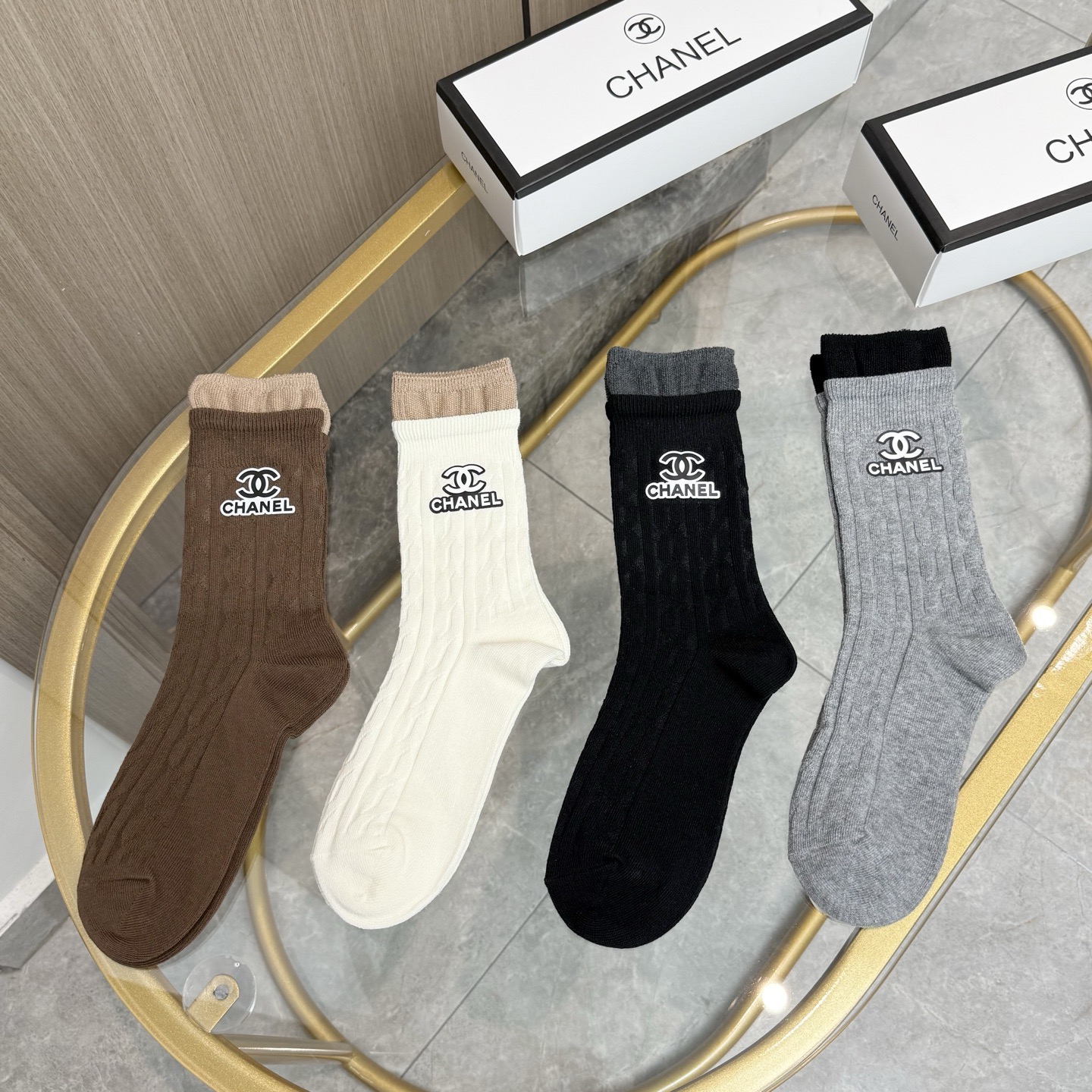 配包装【一盒四双】CHANEL 香奈儿高版本 ～好看到爆炸 CHANEL 袜子🔥烫印中筒袜，超精致🔥🔥潮