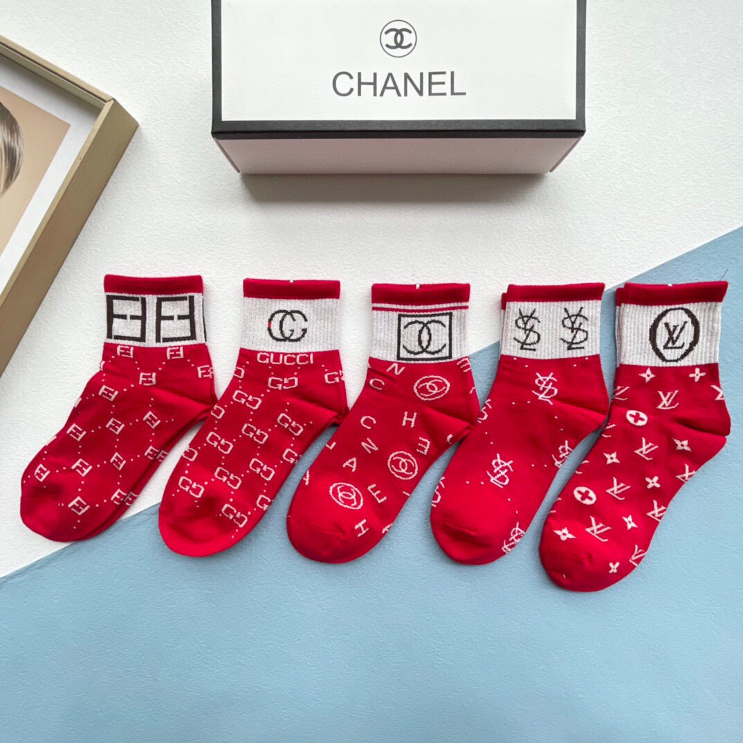 配包装【一盒五双】新年福利来了 · 红红火火过新年❗️新品当红炸街款中筒男女款袜子❗️纯棉材质，柔软舒适