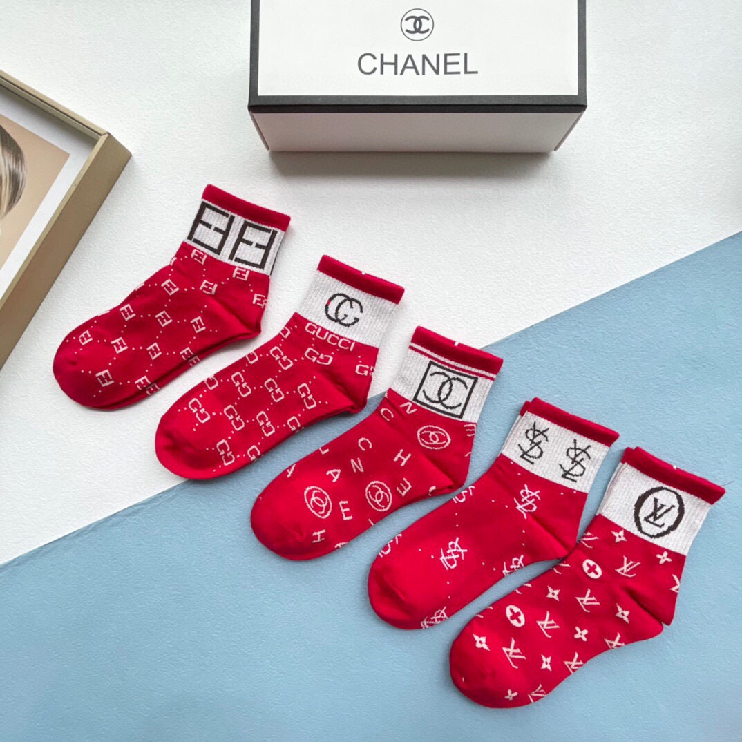 配包装【一盒五双】新年福利来了 · 红红火火过新年❗️新品当红炸街款中筒男女款袜子❗️纯棉材质，柔软舒适