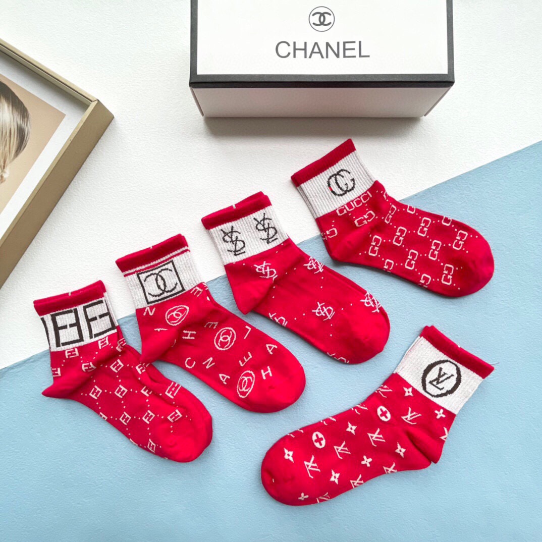配包装【一盒五双】新年福利来了 · 红红火火过新年❗️新品当红炸街款中筒男女款袜子❗️纯棉材质，柔软舒适