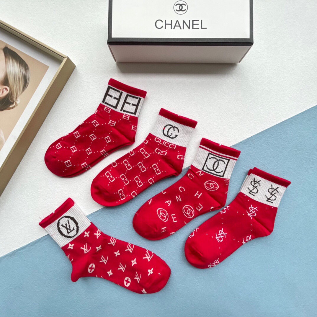 配包装【一盒五双】新年福利来了 · 红红火火过新年❗️新品当红炸街款中筒男女款袜子❗️纯棉材质，柔软舒适