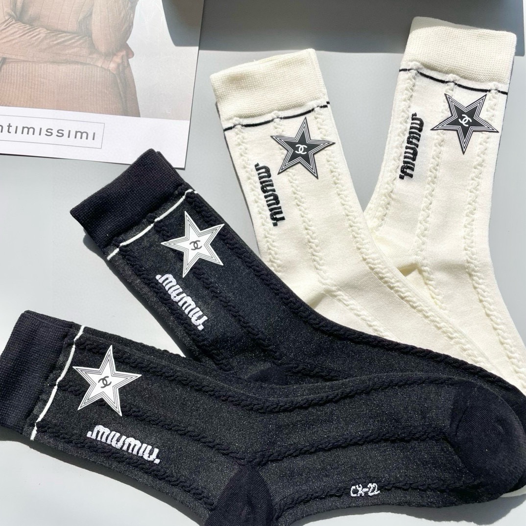 配包装【一盒四双】🌟CHANEL香奈儿 爆款中筒袜🌟高版本 ～好看到爆炸 欧美大牌中筒袜🔥🌟潮人必不能少