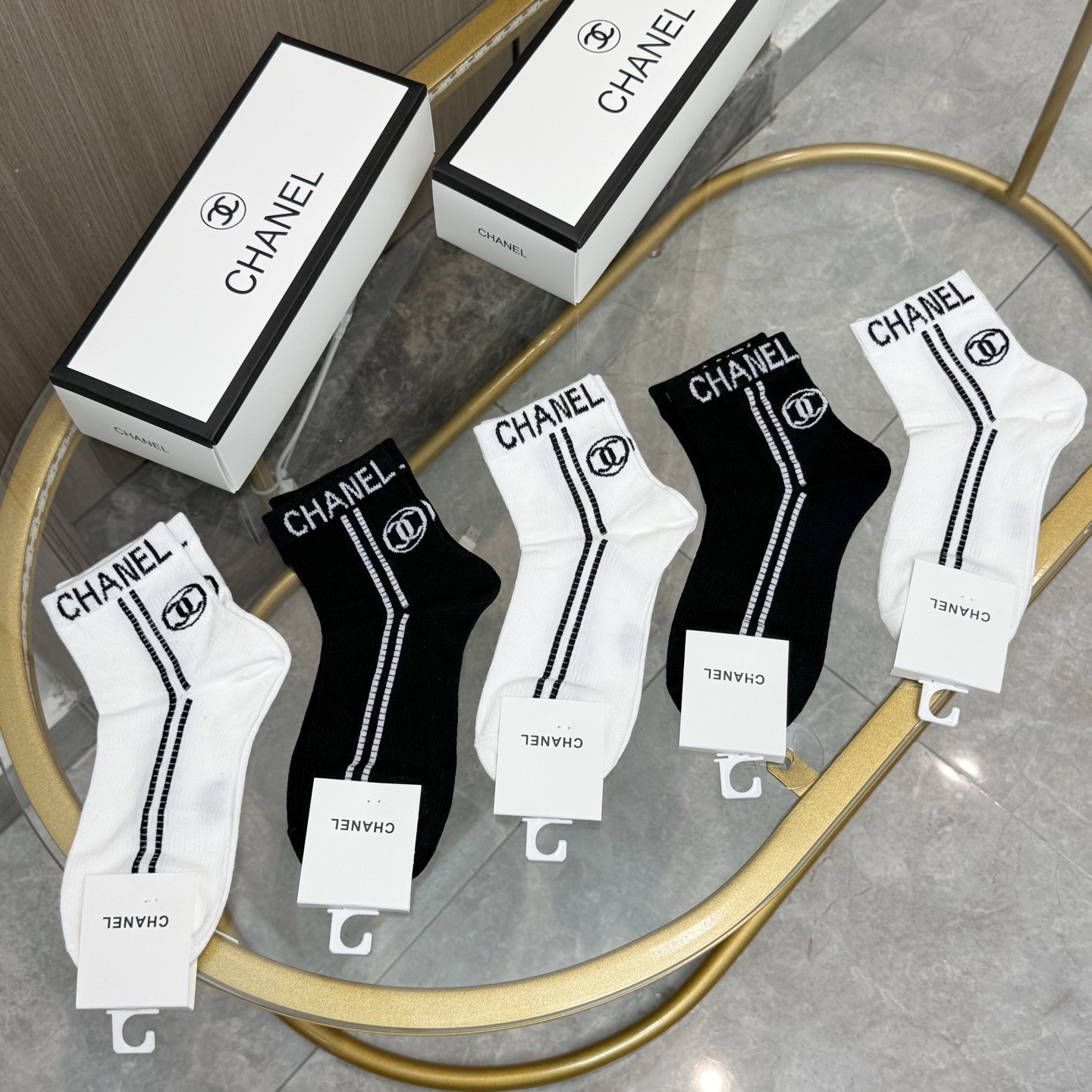 配包装【一盒五双】🌟Chanel 香奈儿 爆款卡中筒袜🌟高版本 ～好看到爆炸 欧美大牌中筒袜🔥🌟潮人必不