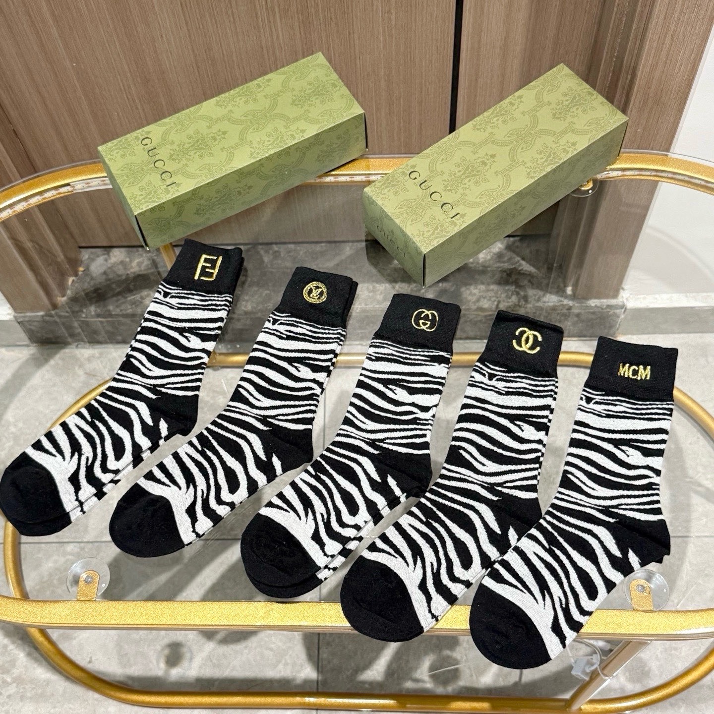 配包装【一盒五双】欧美大牌高版本 ～好看到爆炸 袜子🔥刺绣长筒袜，超软糯🔥🔥潮人必不能少的 专柜代购品质