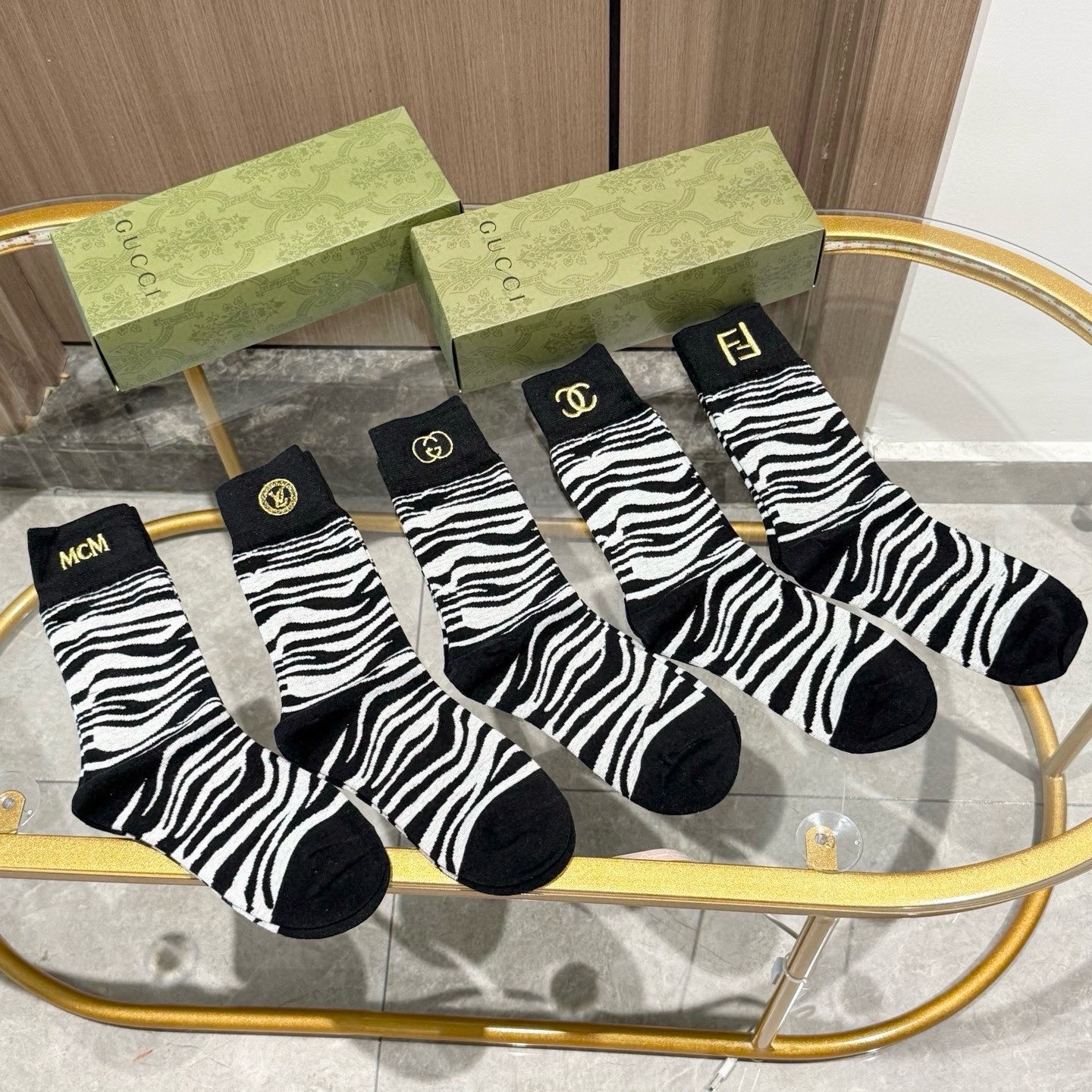 配包装【一盒五双】欧美大牌高版本 ～好看到爆炸 袜子🔥刺绣长筒袜，超软糯🔥🔥潮人必不能少的 专柜代购品质