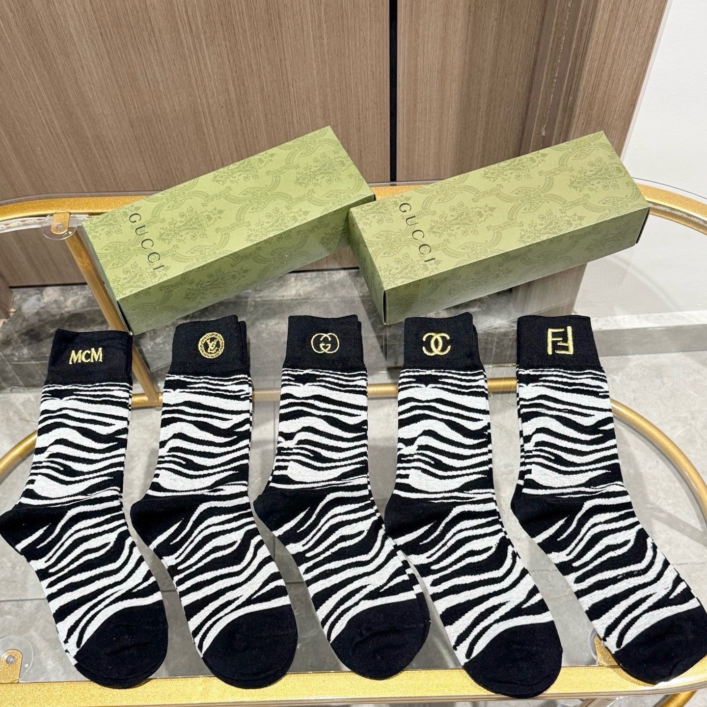 配包装【一盒五双】欧美大牌高版本 ～好看到爆炸 袜子🔥刺绣长筒袜，超软糯🔥🔥潮人必不能少的 专柜代购品质