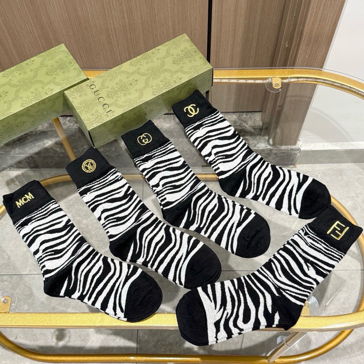 配包装【一盒五双】欧美大牌高版本 ～好看到爆炸 袜子🔥刺绣长筒袜，超软糯🔥🔥潮人必不能少的 专柜代购品质