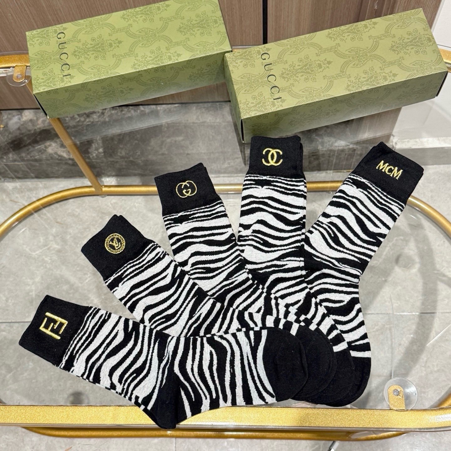 配包装【一盒五双】欧美大牌高版本 ～好看到爆炸 袜子🔥刺绣长筒袜，超软糯🔥🔥潮人必不能少的 专柜代购品质