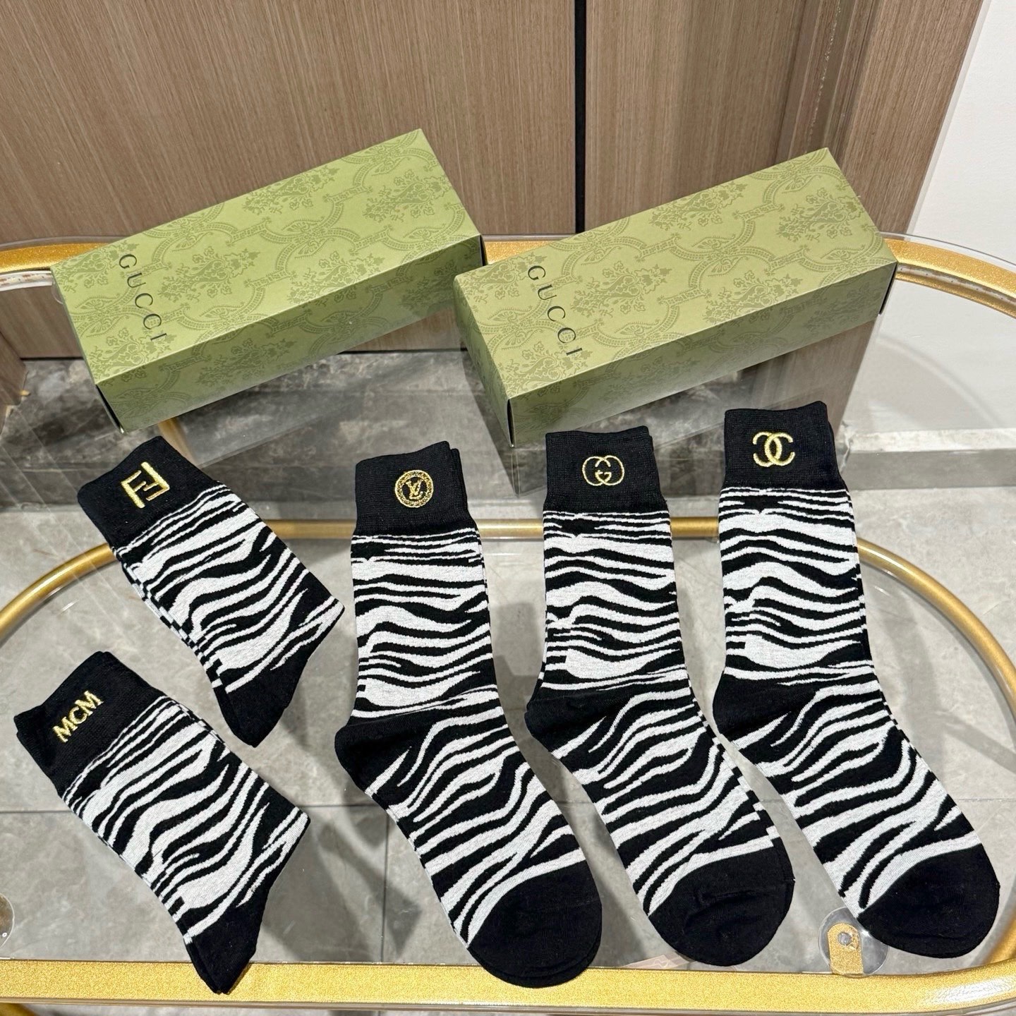 配包装【一盒五双】欧美大牌高版本 ～好看到爆炸 袜子🔥刺绣长筒袜，超软糯🔥🔥潮人必不能少的 专柜代购品质