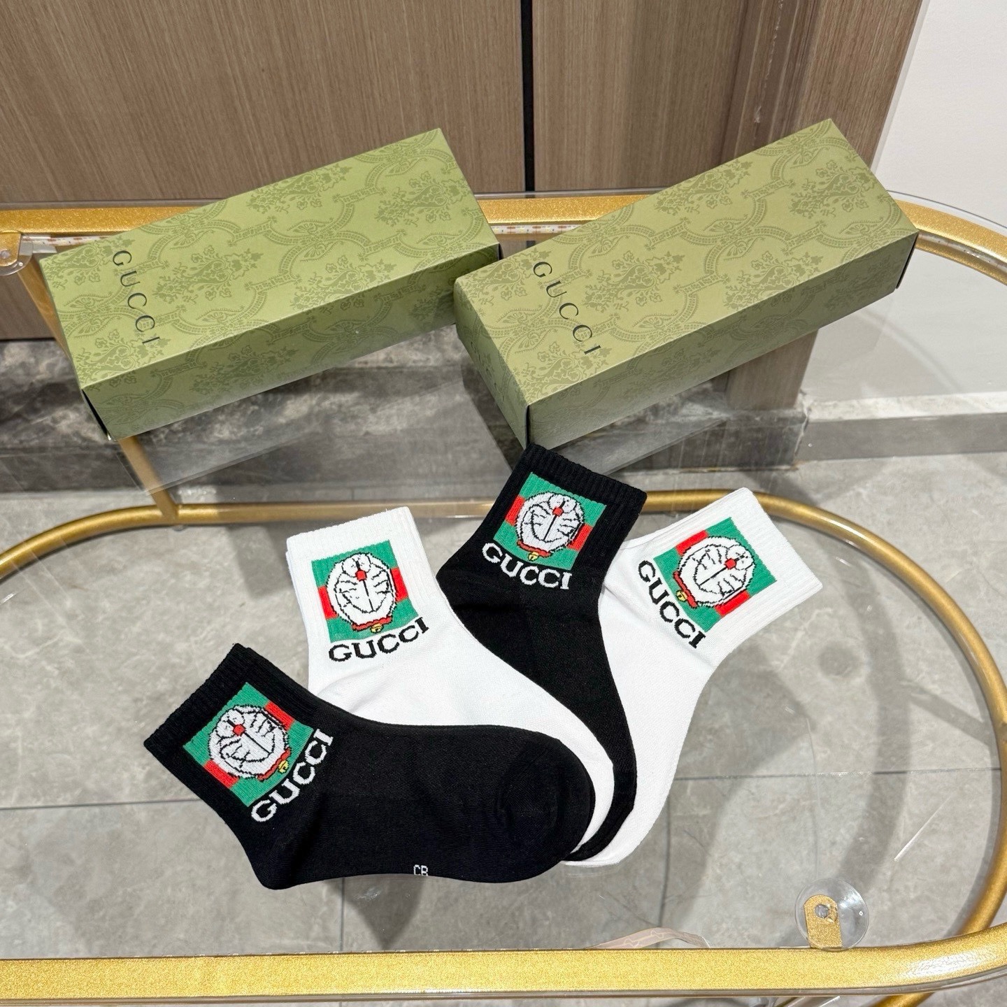 配送包装【一盒四双】 古奇gucci专柜新款男女款中筒袜子❗️专柜同步上新，超柔软舒适，专柜爆款GG系列