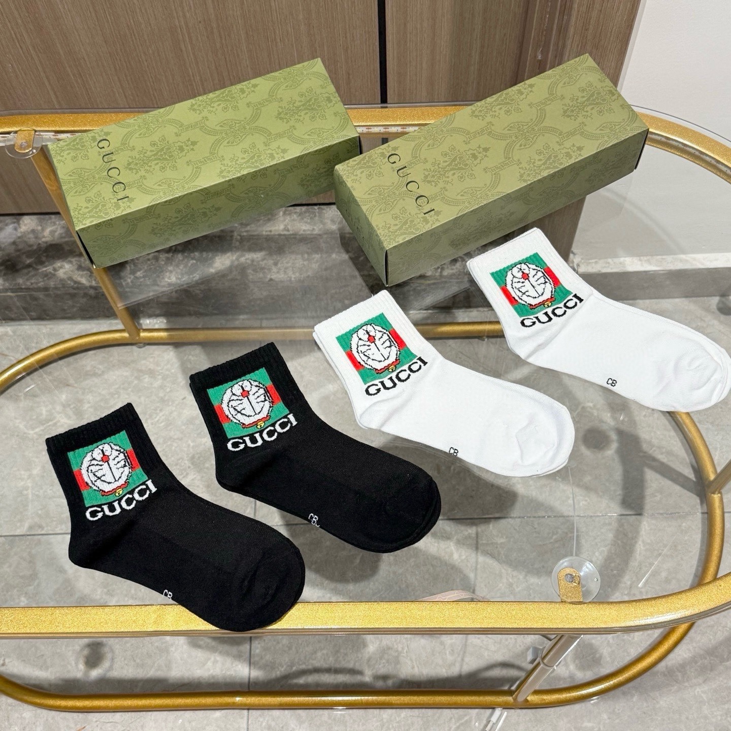 配送包装【一盒四双】 古奇gucci专柜新款男女款中筒袜子❗️专柜同步上新，超柔软舒适，专柜爆款GG系列