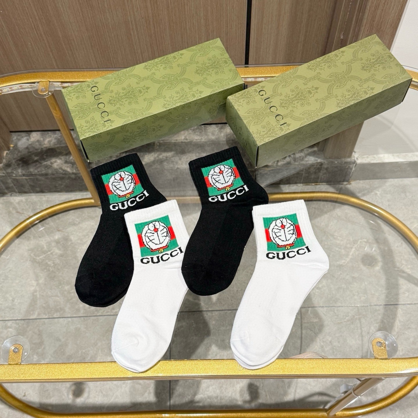 配送包装【一盒四双】 古奇gucci专柜新款男女款中筒袜子❗️专柜同步上新，超柔软舒适，专柜爆款GG系列