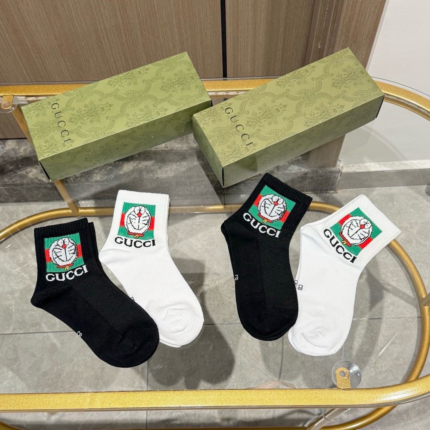 配送包装【一盒四双】 古奇gucci专柜新款男女款中筒袜子❗️专柜同步上新，超柔软舒适，专柜爆款GG系列