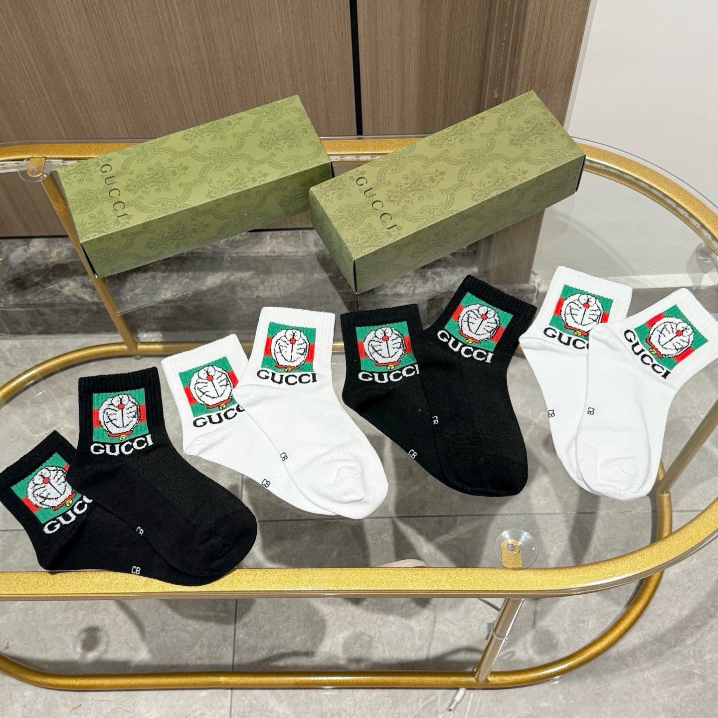 配送包装【一盒四双】 古奇gucci专柜新款男女款中筒袜子❗️专柜同步上新，超柔软舒适，专柜爆款GG系列