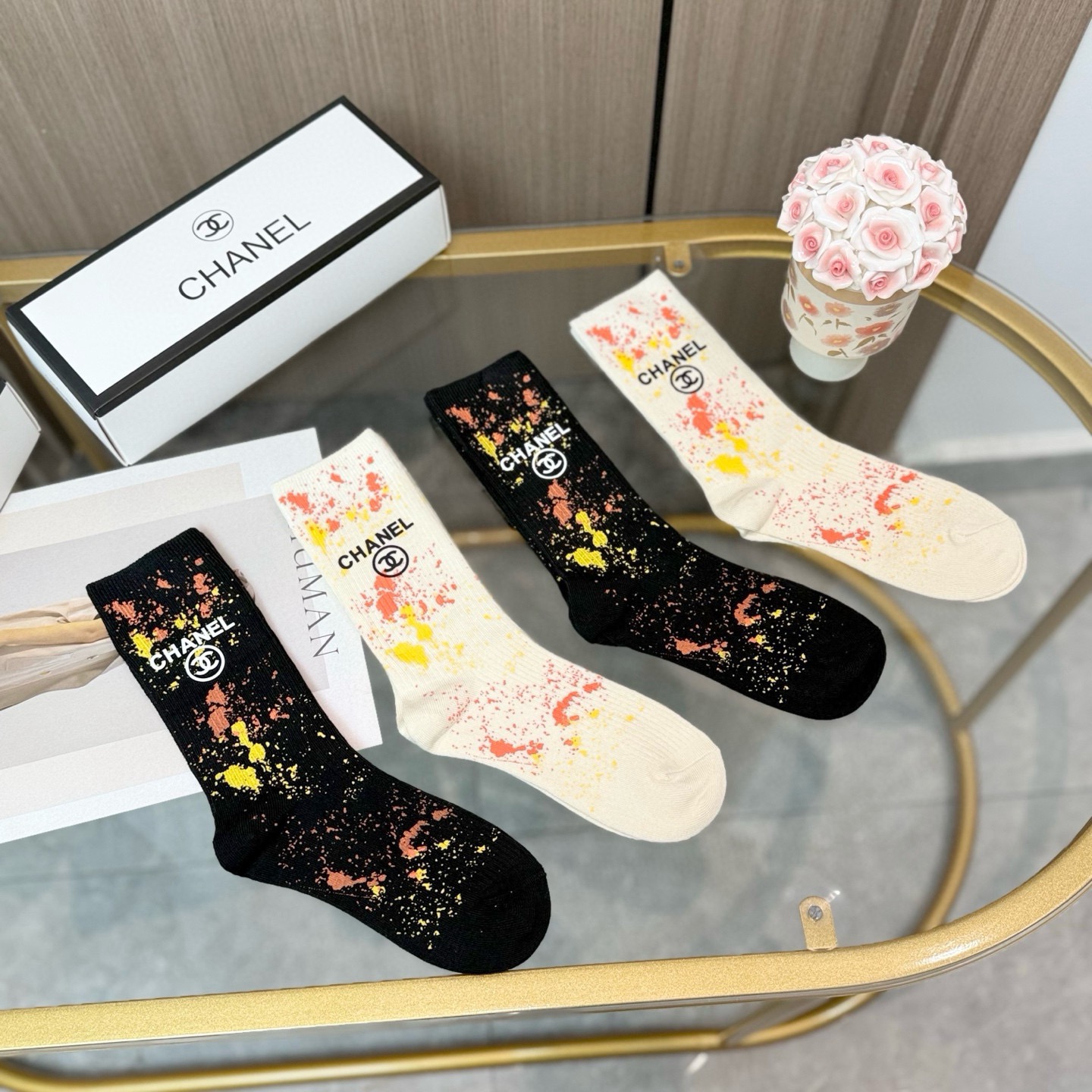 配包装【一盒四双】🌟CHANEL香奈儿 爆款中筒袜🌟高版本 ～好看到爆炸 欧美大牌中筒袜🔥🌟潮人必不能少