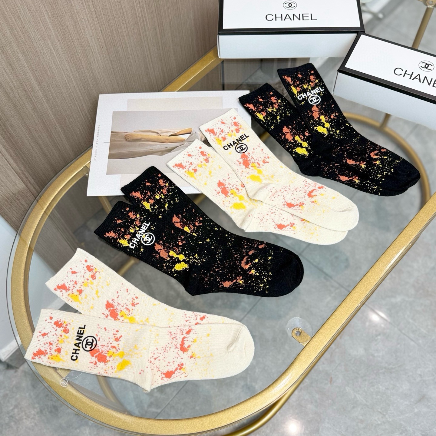 配包装【一盒四双】🌟CHANEL香奈儿 爆款中筒袜🌟高版本 ～好看到爆炸 欧美大牌中筒袜🔥🌟潮人必不能少