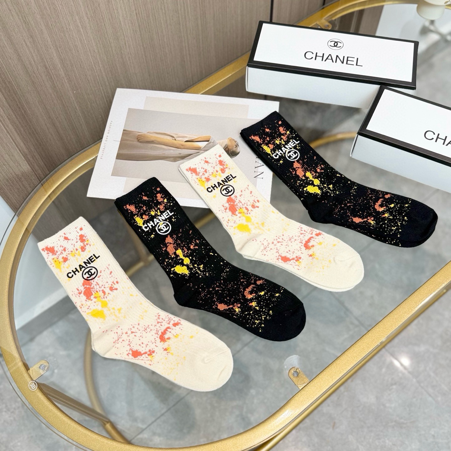 配包装【一盒四双】🌟CHANEL香奈儿 爆款中筒袜🌟高版本 ～好看到爆炸 欧美大牌中筒袜🔥🌟潮人必不能少