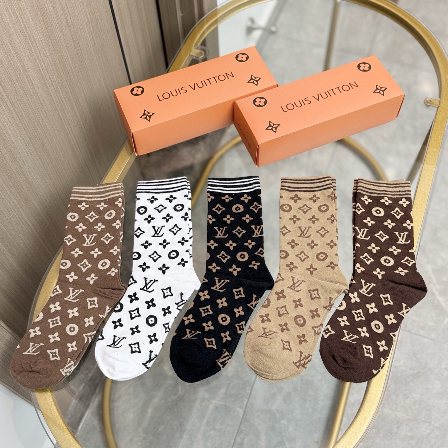 配包装【一盒五双】🌟LV 路易威登 爆款 长筒袜🌟高版本 ～好看到爆炸 欧美大牌长筒袜🔥🌟潮人必不能少的