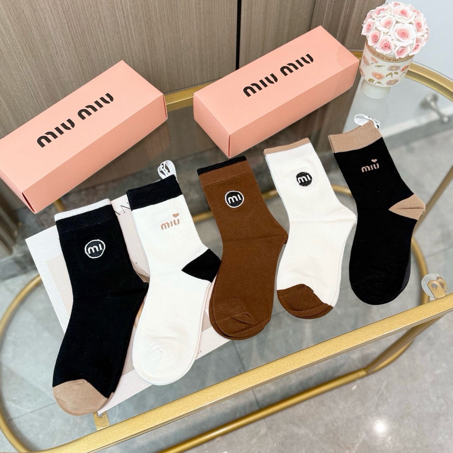 配包装【一盒四双】miumiu · 缪缪❗️高品质🔥超级爆款网红袜子❗️miu家官网同步饰品字母中筒袜，