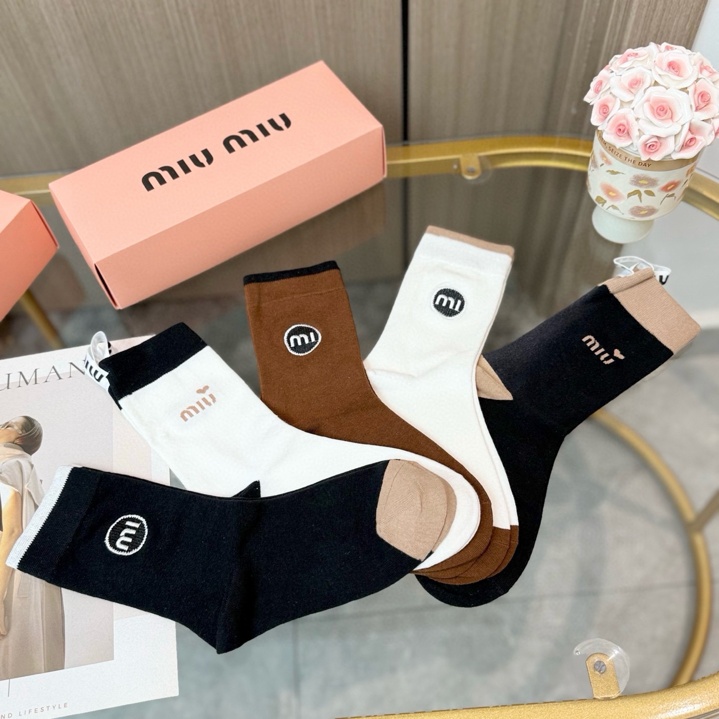 配包装【一盒四双】miumiu · 缪缪❗️高品质🔥超级爆款网红袜子❗️miu家官网同步饰品字母中筒袜，