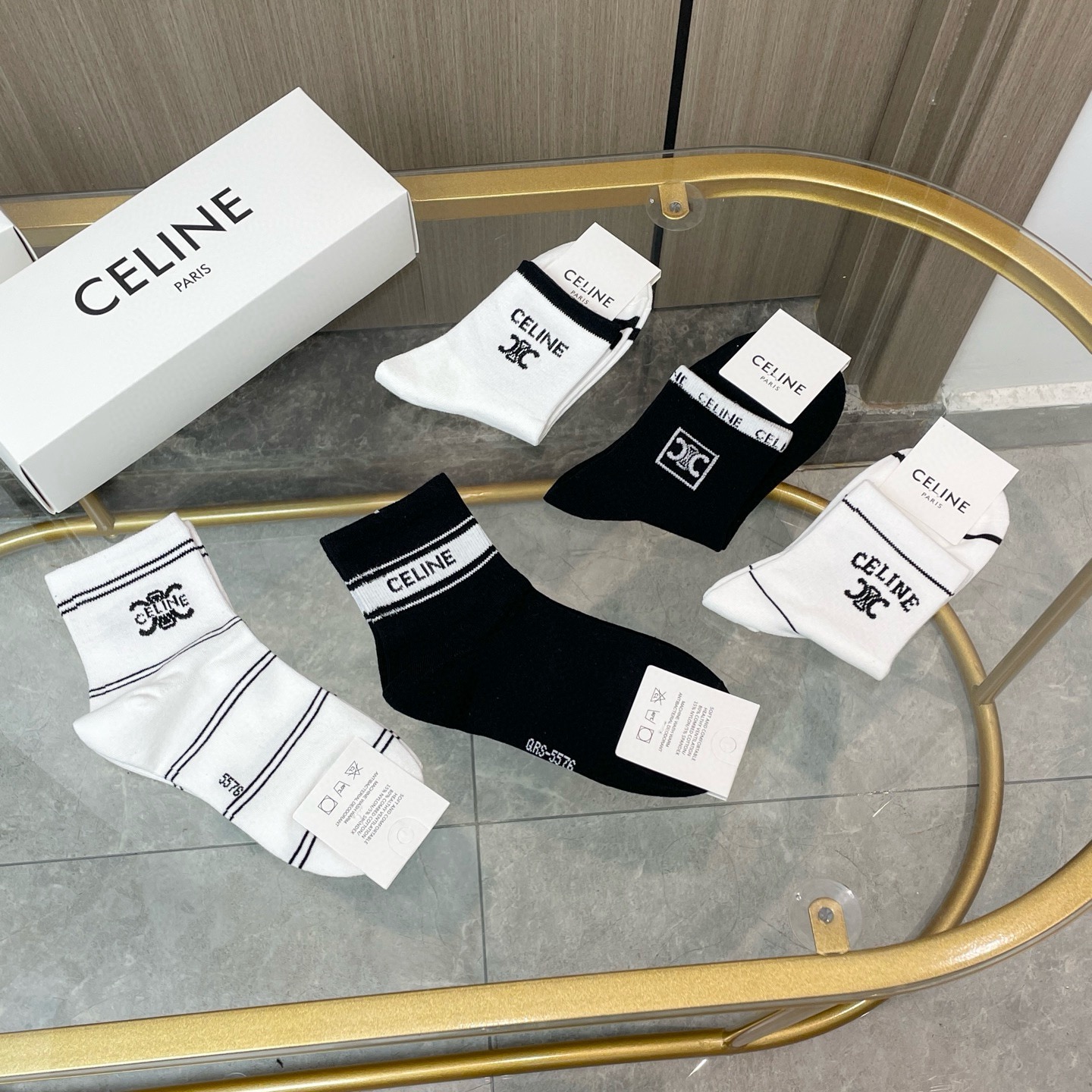 配包装【一盒五双】🌟Celine赛琳 爆款中筒袜🌟高版本 ～好看到爆炸 欧美大牌中筒袜🔥🌟潮人必不能少的