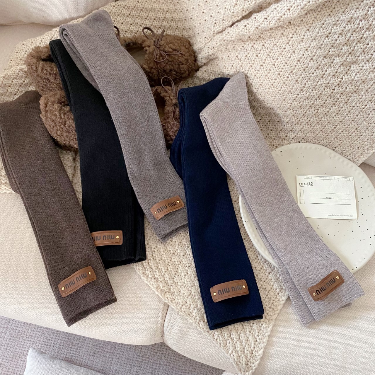 配包装【一盒一双】MIUMIU · 缪缪❗️超级爆款网红羊绒袜子❗️缪家官网同步字母羊绒小腿袜，ins明