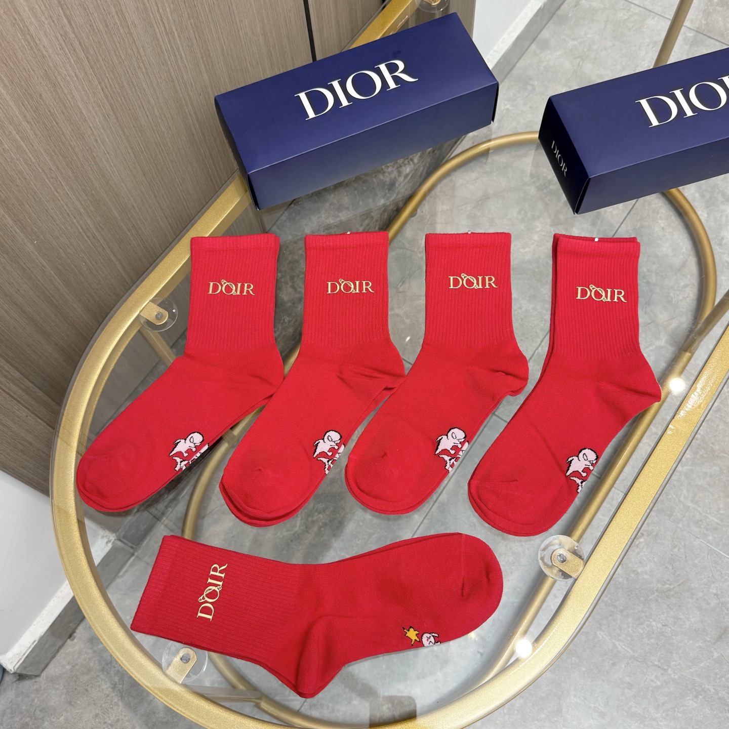 配包装【一盒五双】✨DIOR迪奥 🔥红红火火过年袜 💓官网同款字母烫金中长款袜子！罗口刺绣品牌简称字母i