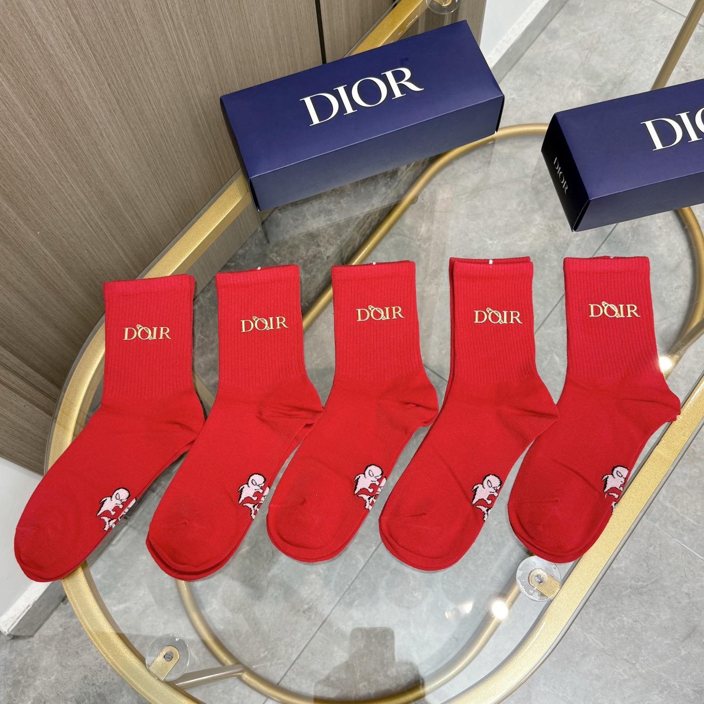 配包装【一盒五双】✨DIOR迪奥 🔥红红火火过年袜 💓官网同款字母烫金中长款袜子！罗口刺绣品牌简称字母i