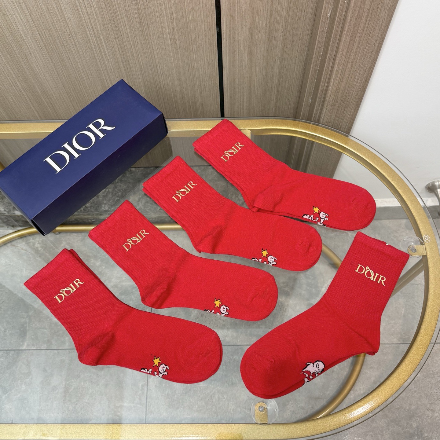 配包装【一盒五双】✨DIOR迪奥 🔥红红火火过年袜 💓官网同款字母烫金中长款袜子！罗口刺绣品牌简称字母i