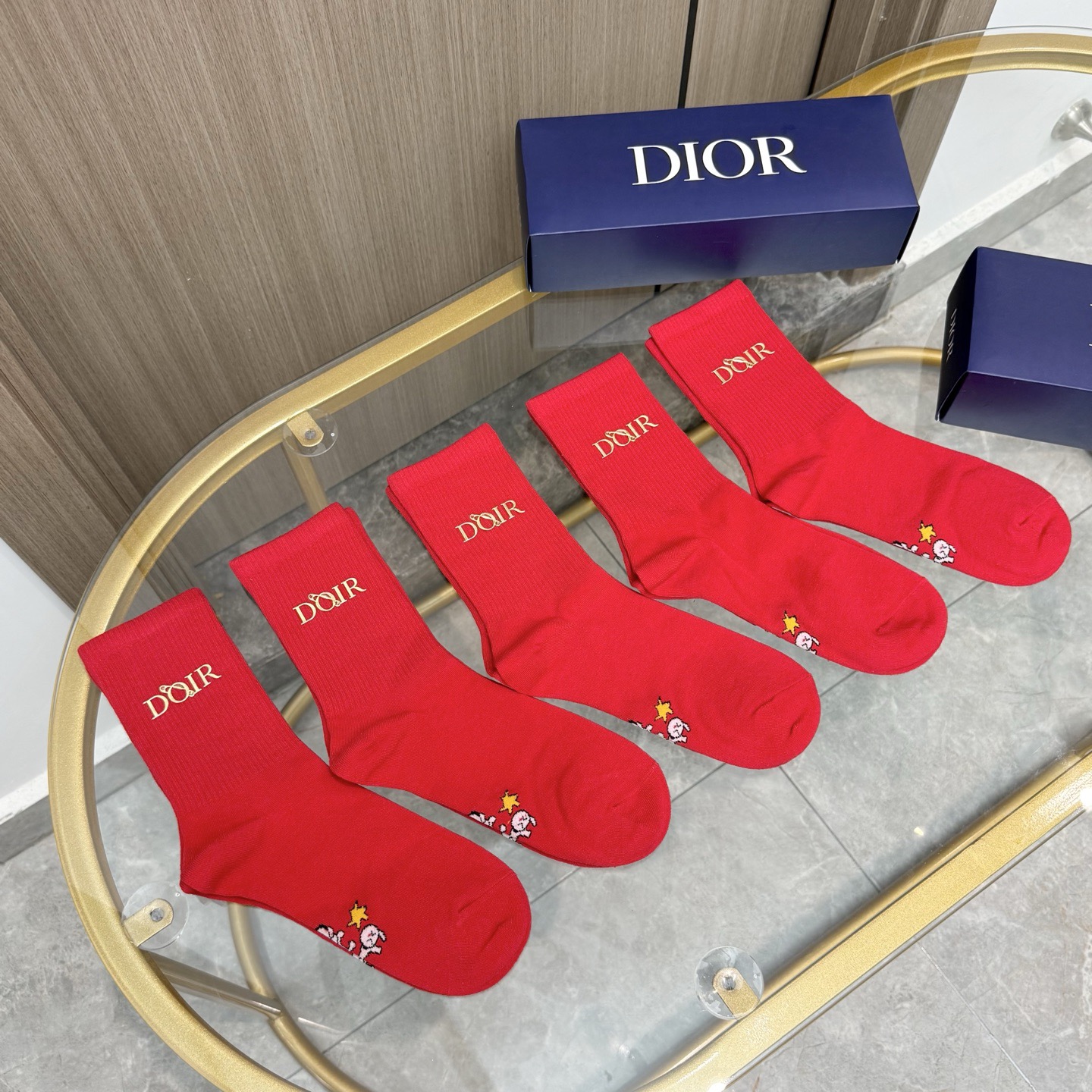 配包装【一盒五双】✨DIOR迪奥 🔥红红火火过年袜 💓官网同款字母烫金中长款袜子！罗口刺绣品牌简称字母i