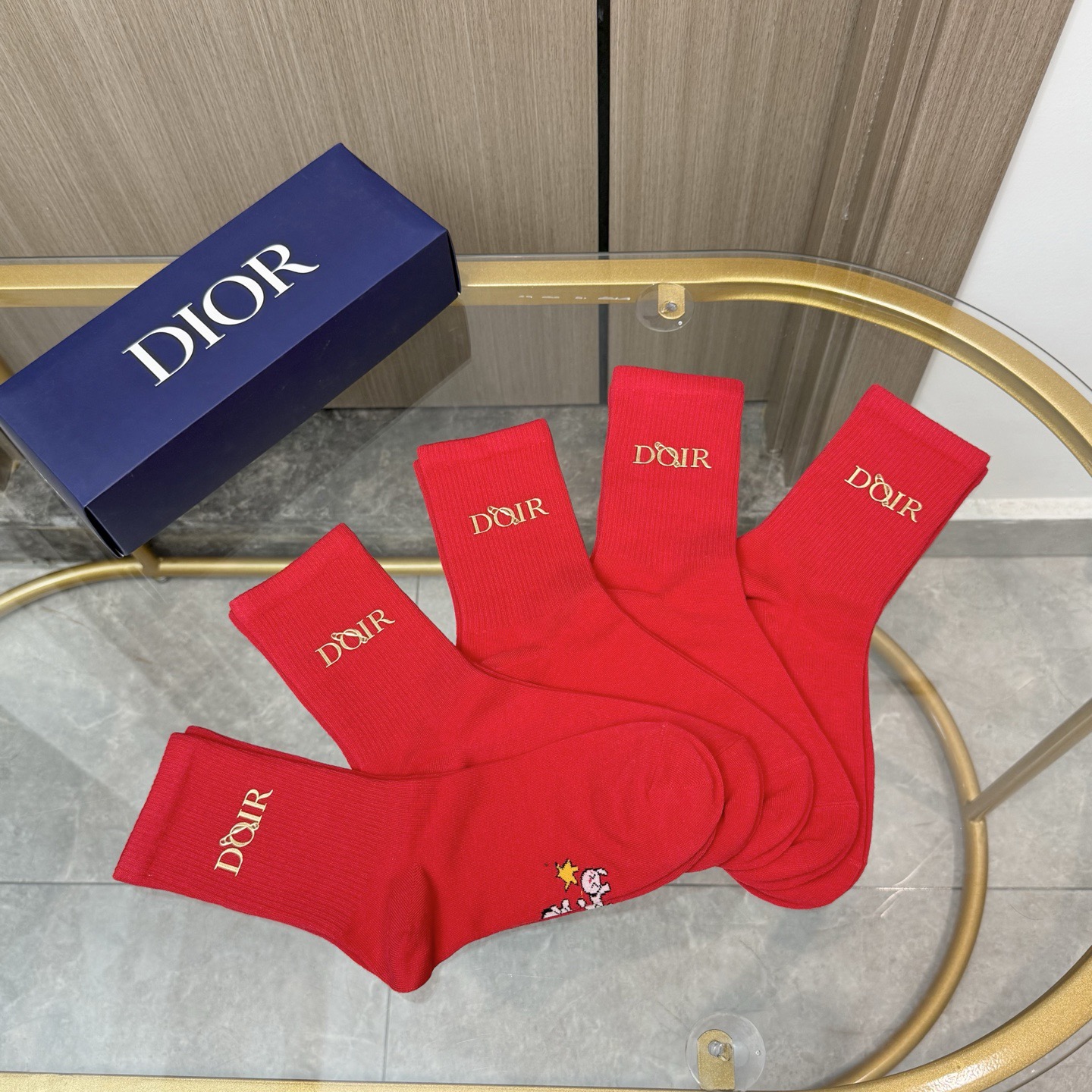 配包装【一盒五双】✨DIOR迪奥 🔥红红火火过年袜 💓官网同款字母烫金中长款袜子！罗口刺绣品牌简称字母i