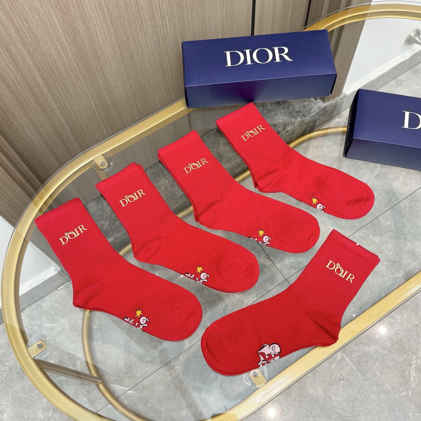 配包装【一盒五双】✨DIOR迪奥 🔥红红火火过年袜 💓官网同款字母烫金中长款袜子！罗口刺绣品牌简称字母i