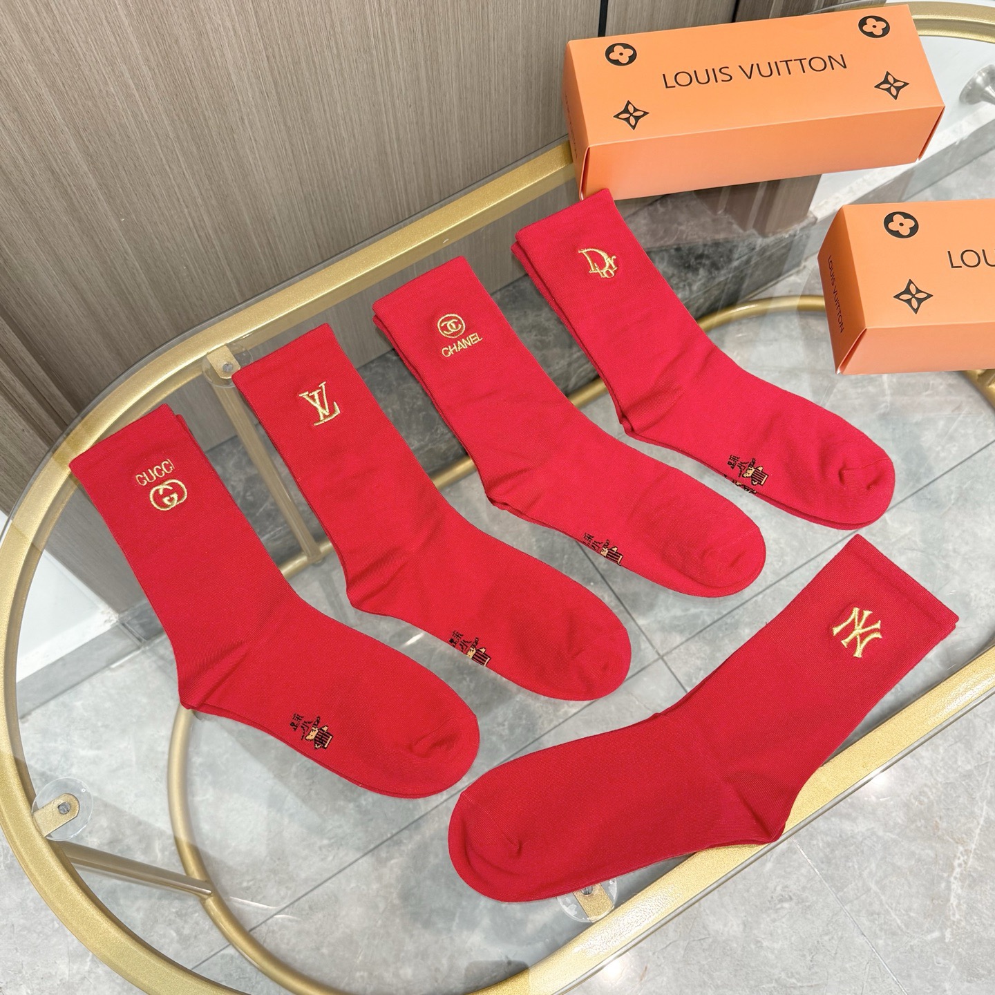 配包装【一盒五双】✨欧美大牌🔥红红火火过年袜 💓官网同款字母刺绣中长款袜子！罗口刺绣品牌简称字母ins装
