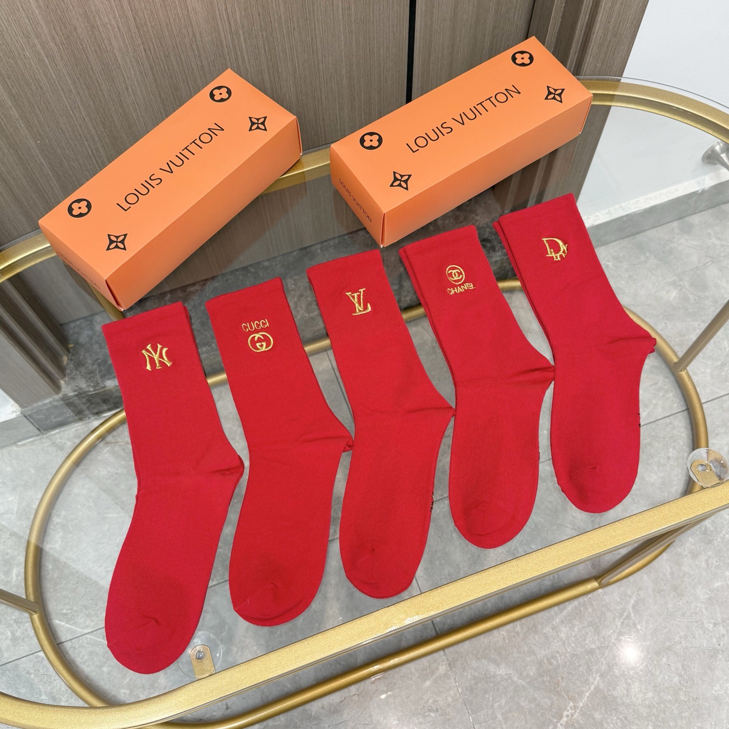 配包装【一盒五双】✨欧美大牌🔥红红火火过年袜 💓官网同款字母刺绣中长款袜子！罗口刺绣品牌简称字母ins装