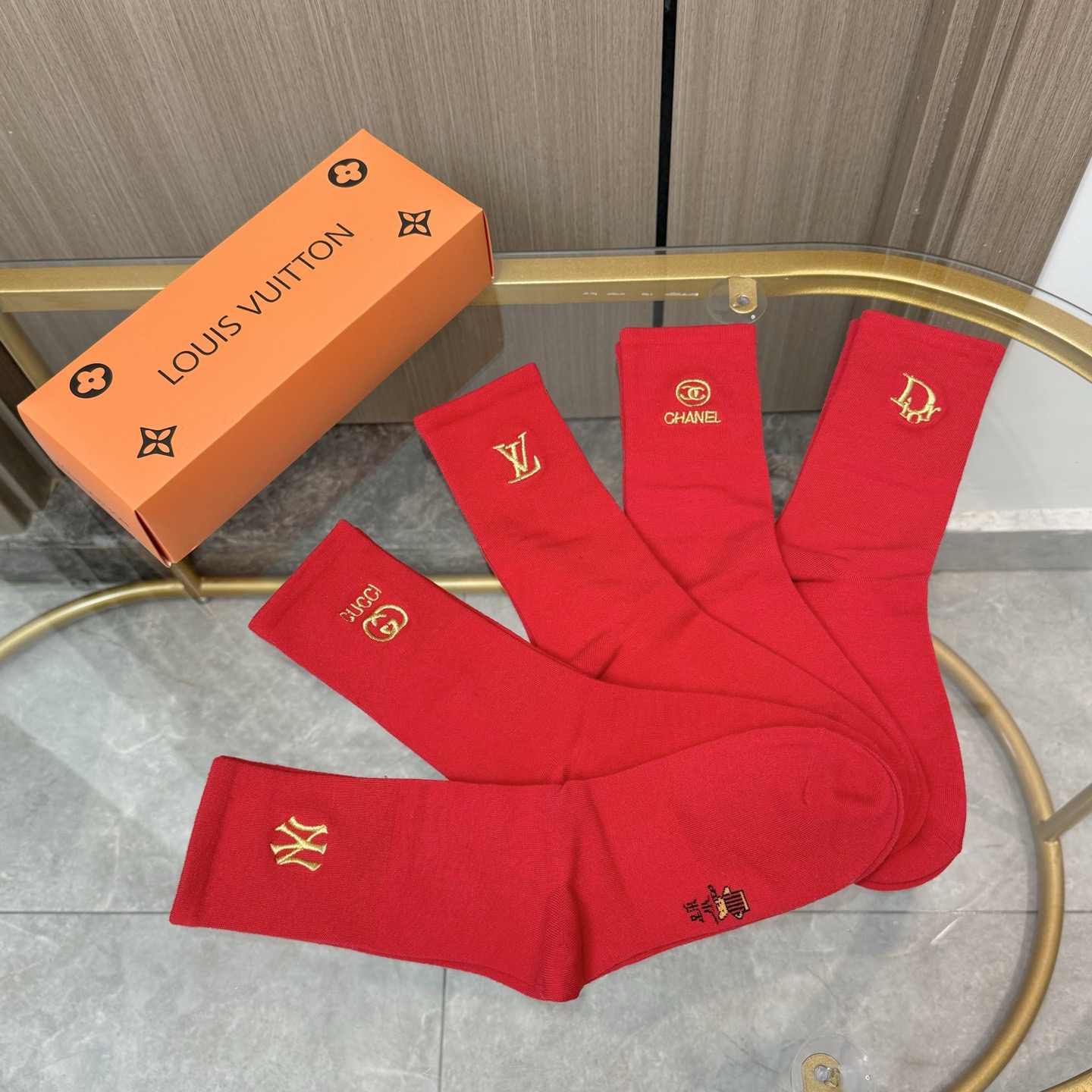 配包装【一盒五双】✨欧美大牌🔥红红火火过年袜 💓官网同款字母刺绣中长款袜子！罗口刺绣品牌简称字母ins装