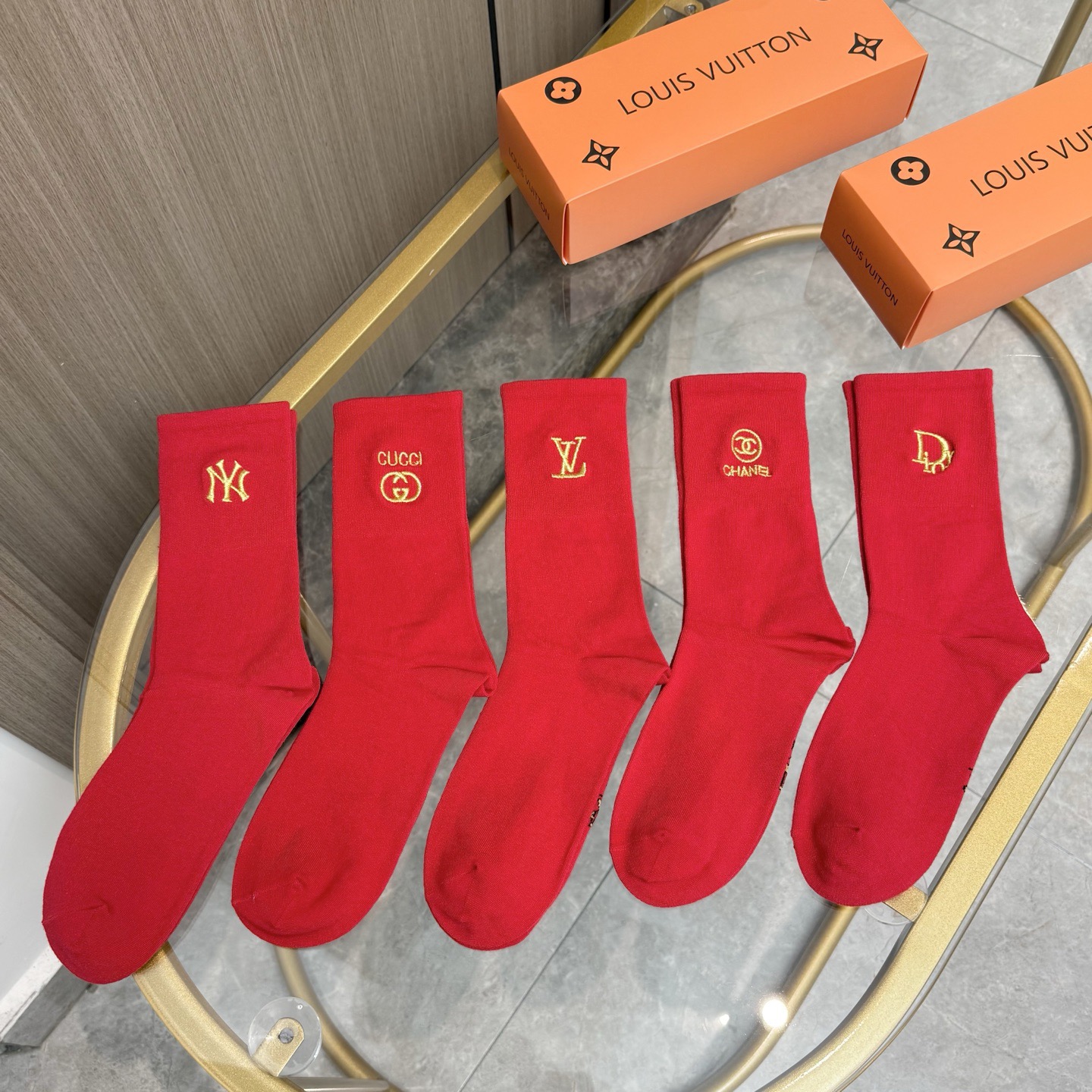 配包装【一盒五双】✨欧美大牌🔥红红火火过年袜 💓官网同款字母刺绣中长款袜子！罗口刺绣品牌简称字母ins装