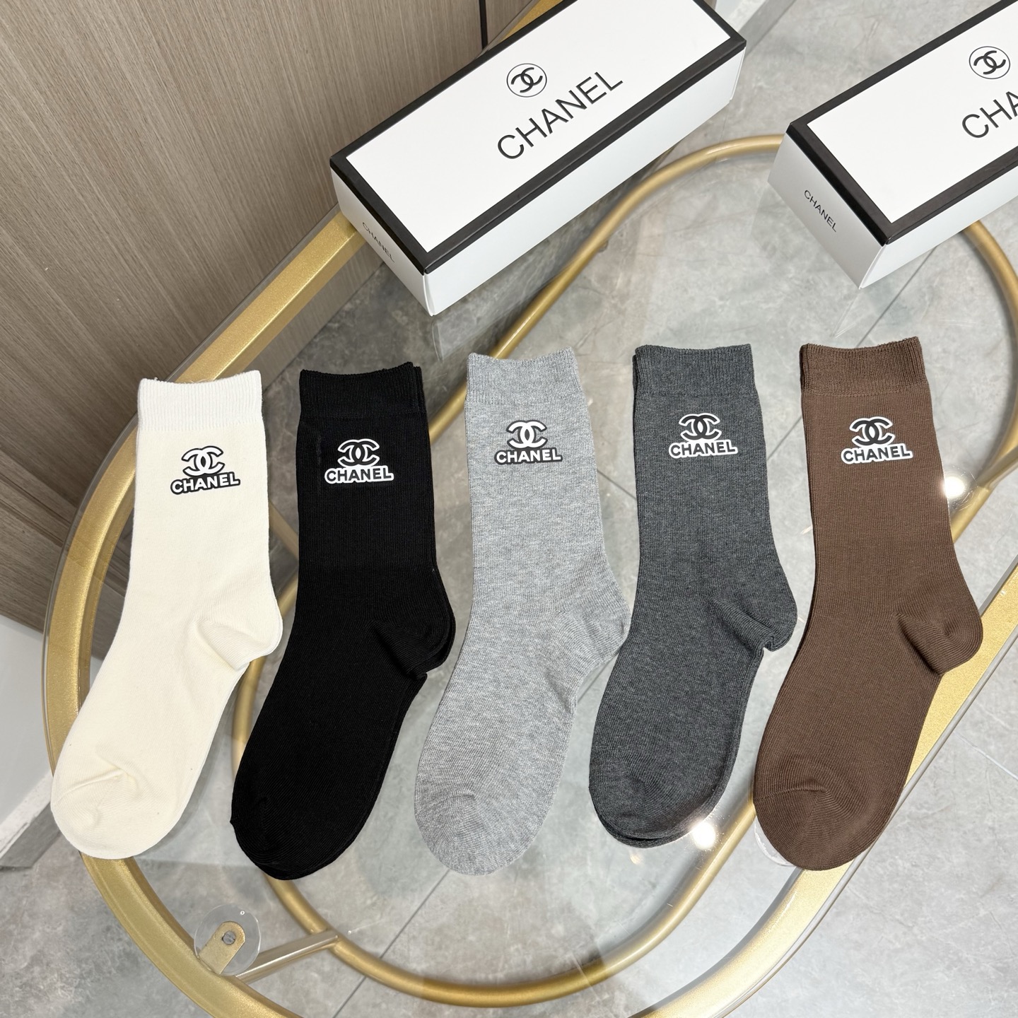 【一盒五双】CHANEL香奈儿高版本 ～好看到爆炸小香 袜子🔥高筒袜，超软糯🔥🔥潮人必不能少的CHANE