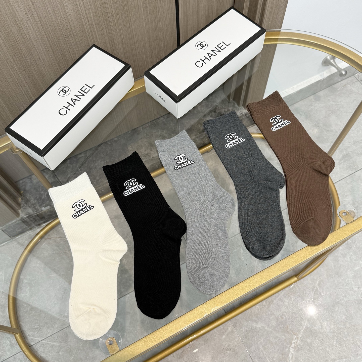 【一盒五双】CHANEL香奈儿高版本 ～好看到爆炸小香 袜子🔥高筒袜，超软糯🔥🔥潮人必不能少的CHANE