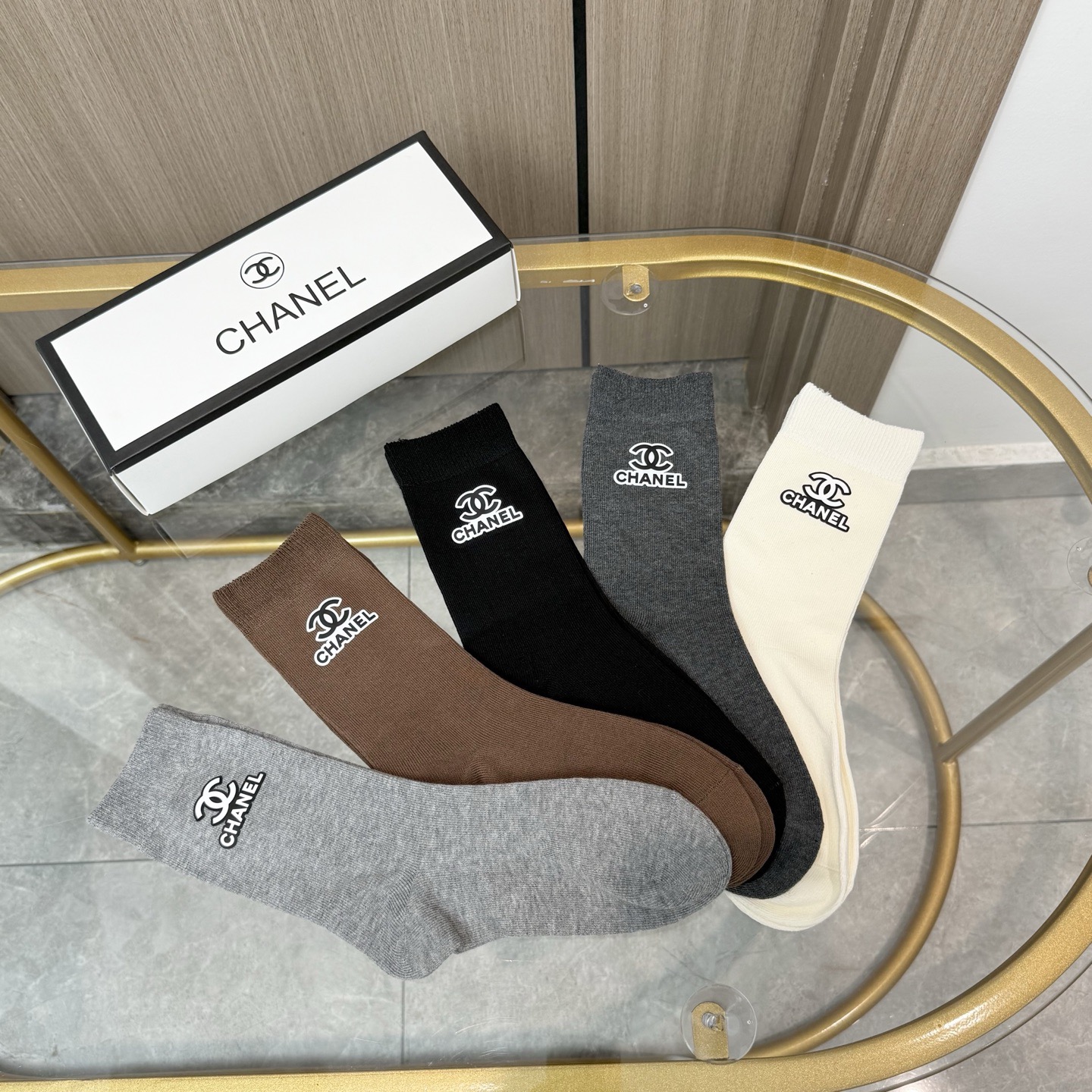 【一盒五双】CHANEL香奈儿高版本 ～好看到爆炸小香 袜子🔥高筒袜，超软糯🔥🔥潮人必不能少的CHANE