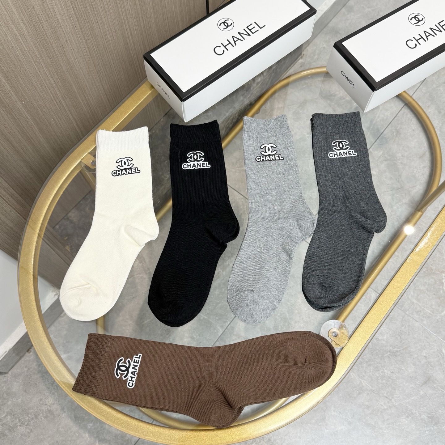 【一盒五双】CHANEL香奈儿高版本 ～好看到爆炸小香 袜子🔥高筒袜，超软糯🔥🔥潮人必不能少的CHANE