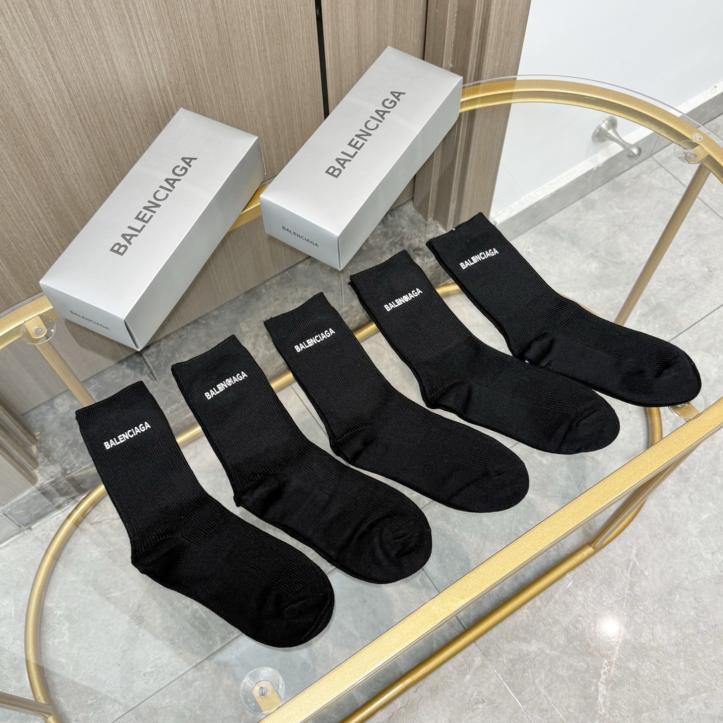 NO:618707,Comes with packaging [five pairs in a box] Balenciaga high-end version ~ Look great. Double-needle hot-printed cashmere mid-calf socks, super soft and waxy, a must-have for fashionistas. Counter-purchased quality mid-calf socks, super stylish when paired with them. Very fashionable~~ Recommended, recommended, recommended~~ A must-have fashionable item!  !  !  socks, stockings, socks, balenciaga, socks19860909配包装【一盒五双】巴黎世家 高版本 ～好看到爆炸 袜子双针烫印羊绒中筒袜,超软糯潮人必不能少的 专柜代购品质 中筒袜子 ,搭配起来超高逼格 时髦度爆表啊啊啊啊～～推荐推荐推荐～～必入时髦小单品！！！袜子,丝袜,袜子,balenciaga,socks,accessory