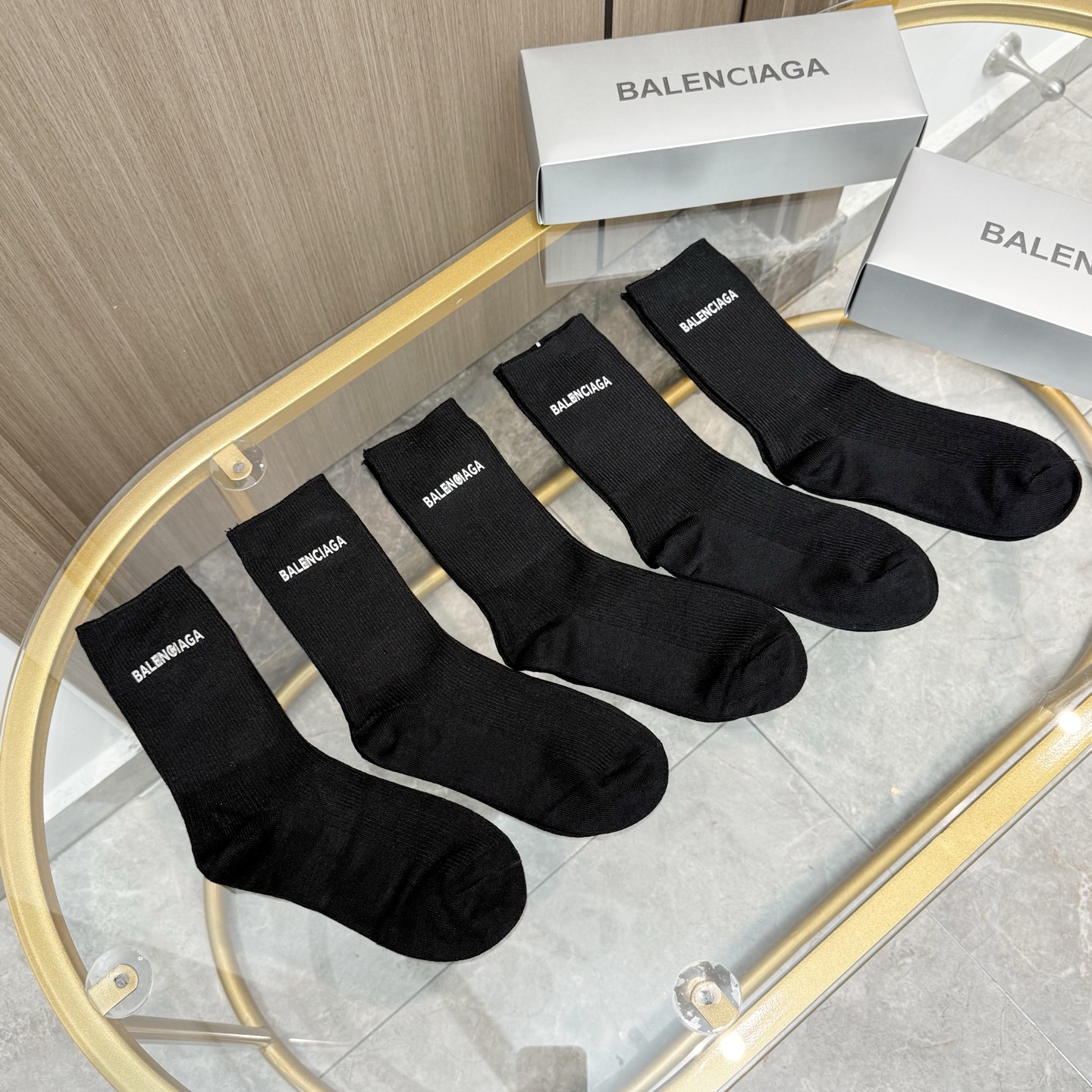 配包装【一盒五双】巴黎世家 高版本 ～好看到爆炸 袜子🔥双针烫印羊绒中筒袜，超软糯🔥🔥潮人必不能少的 专