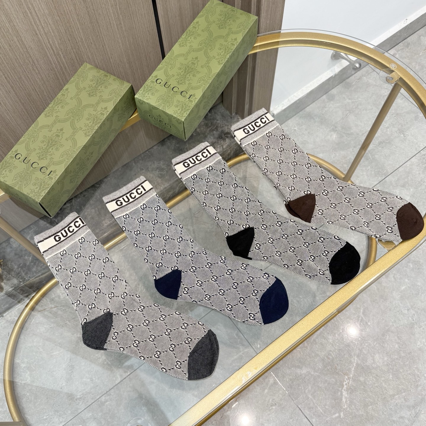 NO:618710,Comes with packaging [four pairs in a box] GUCCI’s hot-selling mid-calf socks, a high version ~ very good to see. Europe and America’s big-name mid-calf socks are indispensable for fashionistas. They are high-quality counter-purchased socks. They are super stylish when paired with them. They are so fashionable~~ Recommended, recommended, recommended~~ A must-have fashionable item!  !  socks, stockings, socks, gucci, socks19860909配包装【一盒四双】GUCCI 古奇 爆款中筒袜高版本 ～好看到爆炸 欧美大牌中筒袜潮人必不能少的专柜代购品质 袜子 ,搭配起来超高逼格 时髦度爆表啊啊啊啊～～推荐推荐推荐～～必入时髦小单品！！袜子,丝袜,袜子,gucci,socks,accessory