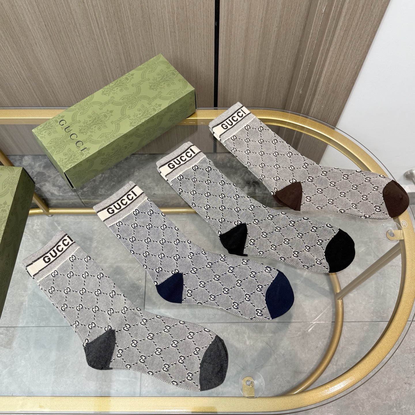 配包装【一盒四双】🌟GUCCI 古奇 爆款中筒袜🌟高版本 ～好看到爆炸 欧美大牌中筒袜🔥🌟潮人必不能少的