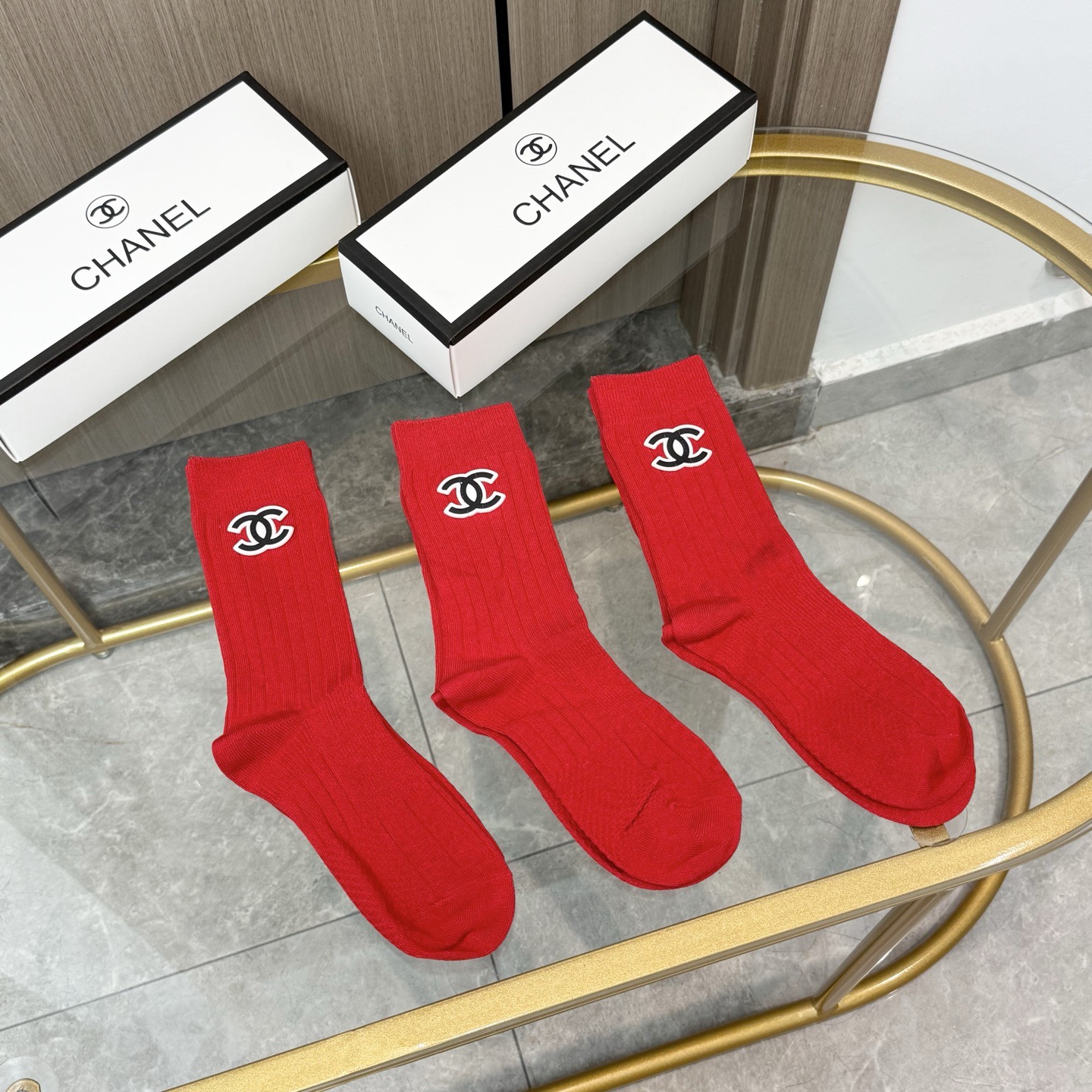 NO:618749,Comes with packaging [three pairs in one box] CHANEL Chanel’s popular Chinese New Year socks, mid-length socks with the same letter ornaments from the official website!  The abbreviation of Luokou jewelry brand is decorated with letters ins, counters synchronize socks and socks, big brands go out on the street, fashionable people must have super matching socks, stockings, socks, chanel, chanel, socks19860909配包装【一盒三双】CHANEL香奈儿红红火火过年袜 官网同款字母饰品中长款袜子！罗口饰品品牌简称字母ins装饰,专柜同步筒袜袜子,大牌出街,潮人必备超好搭袜子,丝袜,袜子,chanel,chanel,socks,accessory