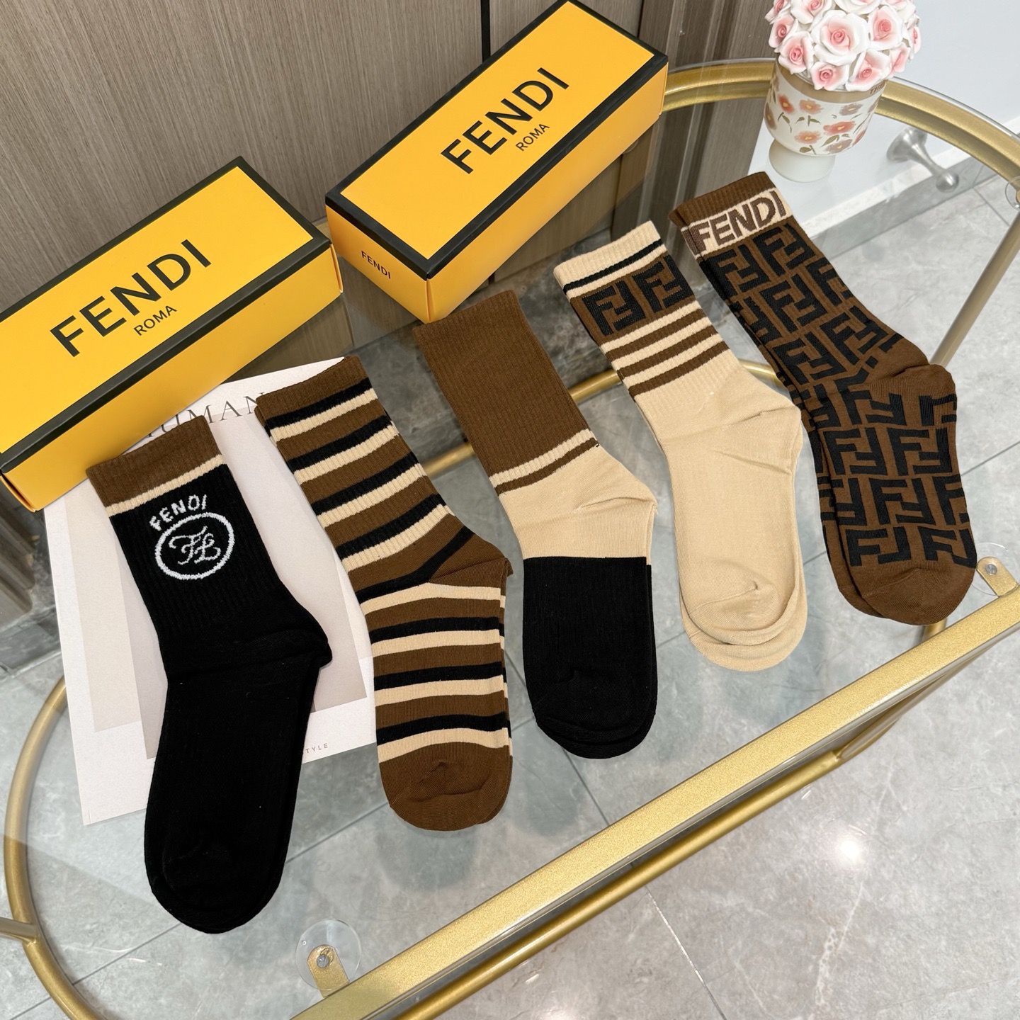 配包装【一盒五双】FENDI · 芬迪❗️大F新品高筒袜子❗️超级经典的双F标志，纯棉材质制造，透气舒适