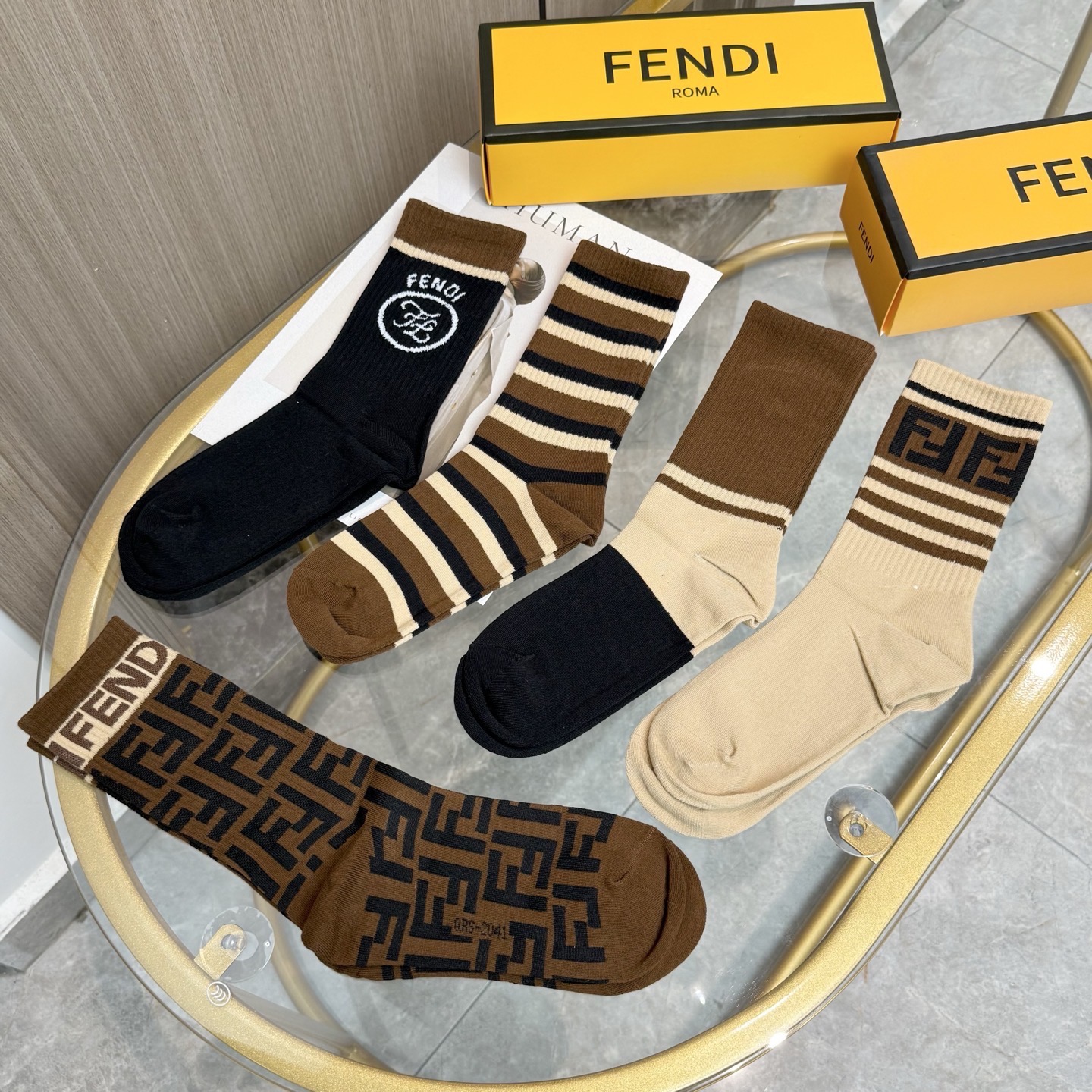 配包装【一盒五双】FENDI · 芬迪❗️大F新品高筒袜子❗️超级经典的双F标志，纯棉材质制造，透气舒适